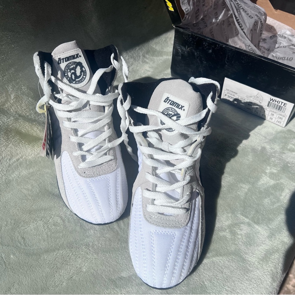 Otomix White Stingray, new with tags